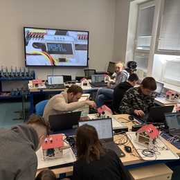 Workshopy Robofuture na naší škole v plném proudu